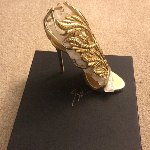 Guiseppe Zanotti Gold Swarovski crystal - Picture 2 of 8